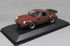MXC940069001 - Voiture sportive PORSCHE 911 (930) Turbo 3.3 de 1979 couleur marron