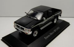 MAGARG55-01 - Voiture de 1997 couleur noir – sous blister – TOYOTA Hilux SR5