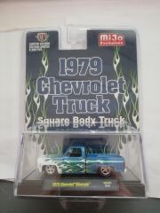 M2M-31500MJS42 - Voiture de 1979 couleur bleu et blanc avec flammes - CHEVROLET Silverado