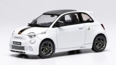 IXOMOC345 - Voiture de 2024 couleur blanche - FIAT 500e Abarth