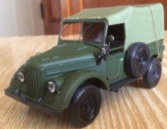 NAS356 - Pick-up de l'armée soviètique GAZ-69A bâche fermée avec jantes noires