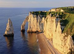 NAT87228 - Puzzle de 500 Pièces sur Les falaises d'Etretat Dimensions : 49 x 36 cm