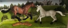 NEW37095B - 2 Chevaux de couleurs Marron et Blanc/Gris
