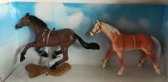 NEW37095C - 2 Chevaux de couleurs Marron et marron clair/Beige
