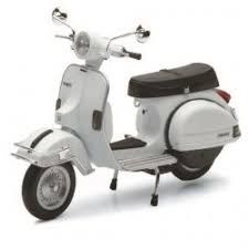 NEW42213A - Scooter de couleur Blanc - VESPA P200E