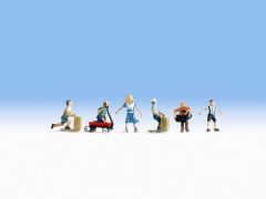 NOC36811 - 6 Enfants Jouants avec accessoires