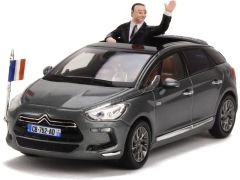 NOREV155593 - Voiture de parade CITROEN DS5 Présidentielle 2012 avec personnage