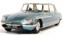 NOREV18003B - Voiture CITROEN DS 21 Chapron Lorraine de 1969 couleur bleu métal avec éclairage