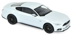 NOREV270556 - Voiture sportive FORD Mustang GT de 2015 de couleur blanche