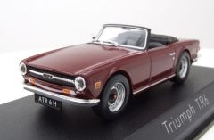 NOREV350092 - Voiture cabriolet découverte TRIUMPH TR6 de 1970 couleur rouge damson