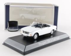 NOREV473410 - Voiture Cabriolet PEUGEOT 304 S de couleur Blanche