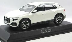 NOREV830040 - Voiture 4x4 AUDI Q8 de 2018 de couleur blanc