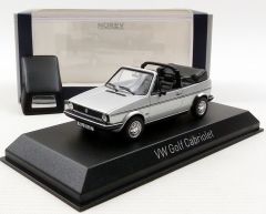 NOREV840073 - Voiture cabriolet VOLKSWAGEN Golf I de 1981 couleur argent possibilité de retirer la capote