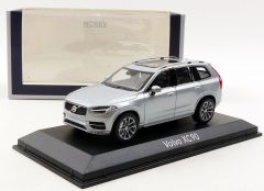 NOREV870053 - Voiture 4x4 VOLVO XC90 de 2015 couleur argent