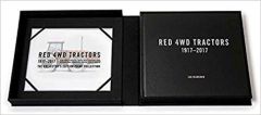 Livre avec un texte en anglais de 384 pages - RED TRACTEUR 4WD 1957-2017