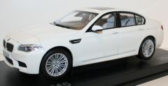 PAR97017 - Voiture Berline - BMW M5 de couleur Blanche