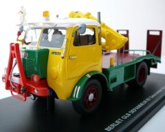 PER900 - Camion dépanneuse 4x4 BERLIET GLB 18 modèle résine les accessoires ne sont pas fonctionnelles édité à 150 pièces