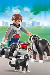 PLAY5214 - Famille de bouviers bernois avec leur maître et accessoires - Contient : 10 Pièces