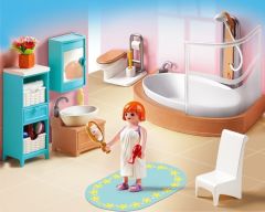 PLAY5330 - Salle de bains avec baignoire , Toilette , Personnage et accessoires - Contient : 22 Pièces