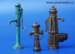 PLS054 - Ensemble en miniature de 2 pompes à eau et une bouche incendie à assembler et à peindre