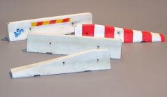 PLS4042 - Ensemble de 4 glissières de sécurités à peindre imitation béton pour maquette longeur total 32cm