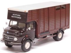 PRX18250 - Camion de transport de chevaux MERCEDES BENZ L911 de couleur noir avec caisse marron