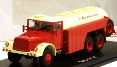 PRXPLC47032 - Camion Citerne Tatra 111C BENZINA de couleur Rouge et Blanc