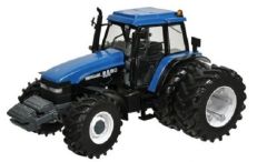 REPB22 - Tracteur NEW HOLLAND 8560 équipé du jumelage