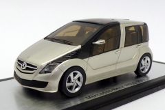 SPAS1016 - Voiture de 2005 couleur argent – Concept MERCEDES F600