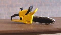 WM041Y - Tronçonneuse en miniature de couleur Jaune