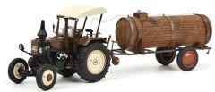 SCH7699 - Tracteur LANZ BULLDOG couleur marron avec cabine et une remorque citerne
