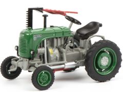 Tracteur STEYR 80 équipé de la barre de coupe édité à 500 pièce