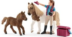 SHL42362 - Figurines de l'univers des chevaux - Soigneuse de chevaux avec poneys Shetland