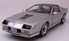 SUN1931 - Voiture sportive CHEVROLET Camaro Z/28 couleur argent