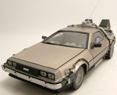 SUN2711 - Voiture du film Retour vers le Futur 1 DELOREAN DMC12