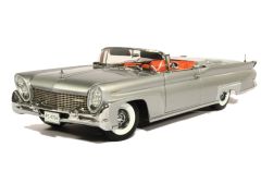 SUN4706 - Voiture cabriolet LINCOLN Continental Mark III de 1958 couleur gris argent