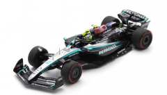 SPAS9533 - Voiture du GP Angleterre 2024 1er L.HAMILTON et drapeau – n°44 - MERCEDES-AMG W15 E Performance