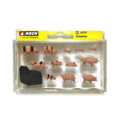 NOC15712 - 12 cochons avec marre de boue