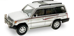 HER87MC000042 - Voiture de couleur argent - MITSUBISHI Pajero