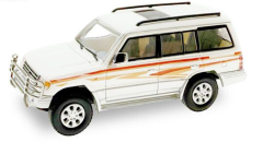 HER87MC000043 - Voiture de couleur blanc - MITSUBISHI Pajero