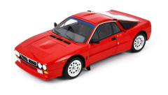 SCH18U00037 - Voiture de 1982 de couleur rouge - LANCIA 037 street
