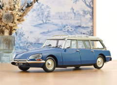 NOREV181772 - Voiture de 1970 de couleur bleu danube - CITROEN Break 21