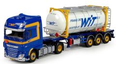 TEK71708 - Camion 4x2 DAF Euro 6 XF Super Space Cab et porte container 3 essieux avec container citerne aux couleur FRANS DE WIT