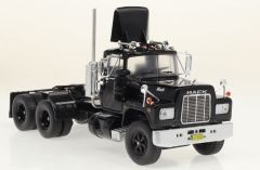 IXOTR082 - Camion solo Noir de 1966 – MACK R séries 6x2