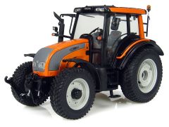 UH2930 - Tracteur VALTRA N121 version communal équipé du relevage avant