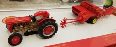 UH5238 - Coffret avec tracteur MASSEY FERGUSON 35 Deluxe avec MASSEY Harris