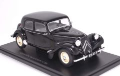 G111V048 - Voiture de couleur noire – CITROEN traction 11 BL