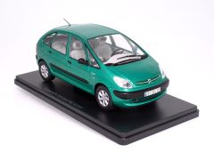 G111V059 - Voiture de couleur verte – CITROEN Xsara picasso