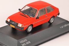 WBX208 - Voiture citadine VOLVO 343 de 1976 couleur rouge