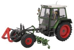 WEI1011 - Tracteur 360GT FENDT porte outils équipé d'une bineuse et d'un relevage avant